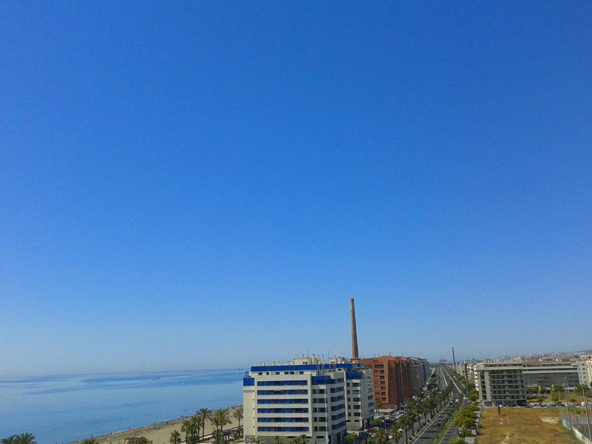 Apartamento en la playa! Parking, wifi, piscina, aire acondicionado y Netflix! Málaga Exterior foto